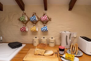 Microondas, horno, placa de cocina