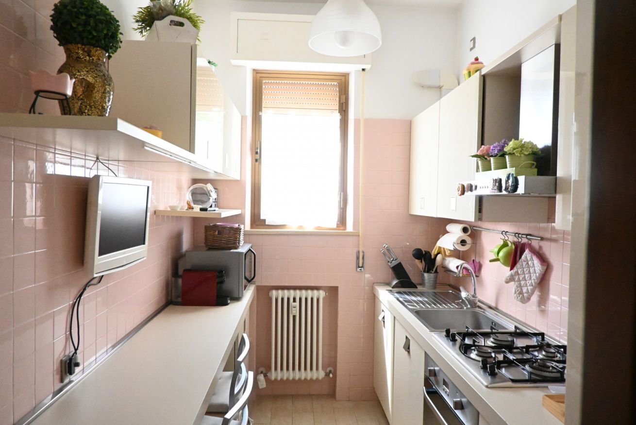 Fridge, stovetop, dishwasher, cookware/dishes/utensils