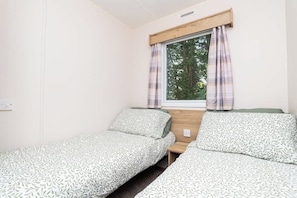 3 bedrooms, iron/ironing board, bed sheets