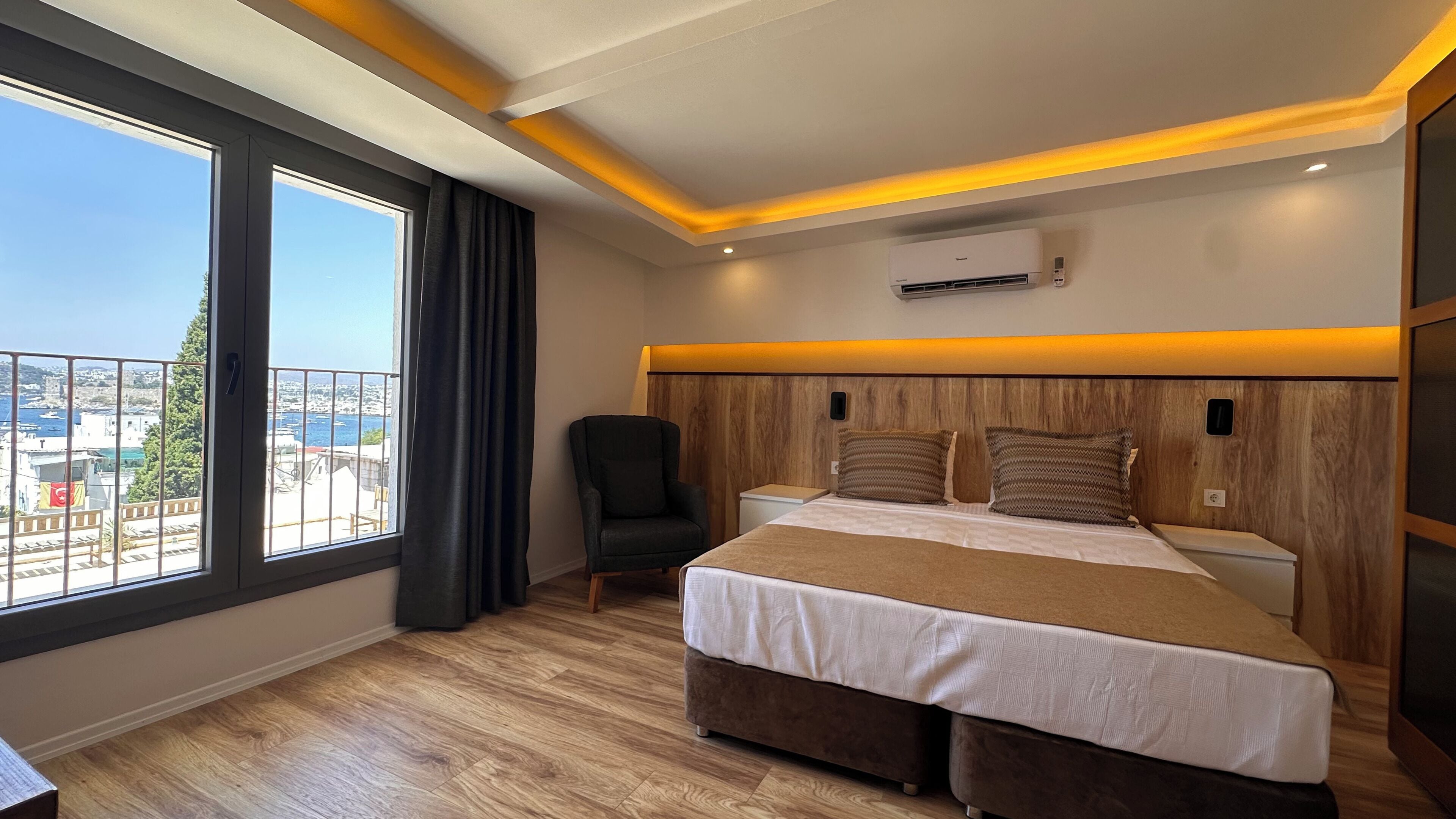 In-room safe, laptop workspace, free WiFi