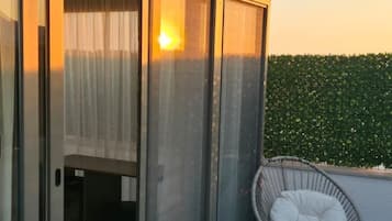 Tripla Deluxe, vista mare | Area soggiorno