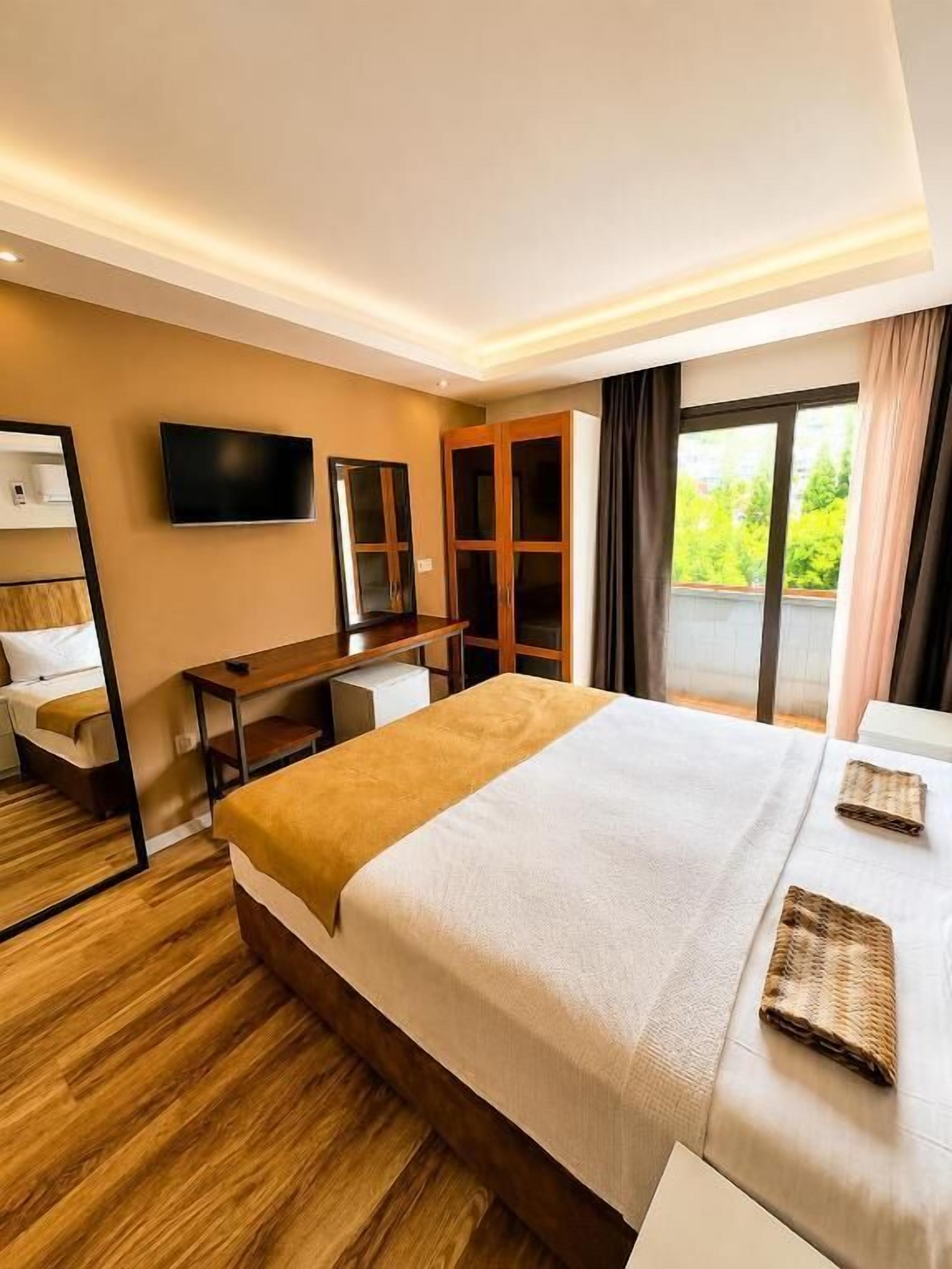 Comfort Double or Twin Room, Balcony | In-room safe, laptop workspace, free WiFi