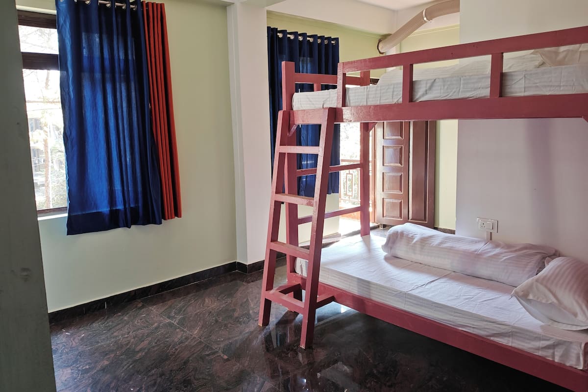 Deluxe Shared Dormitory, Mixed Dorm, Balcony