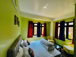 Deluxe Double Room, 1 King Bed, Mountain View