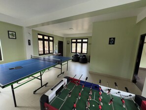 Games room - XTSY Travellers Hostel (Shillong)
