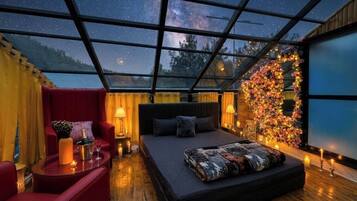 Chambre Double Panoramique, 1 trÚs grand lit, balcon, vue montagne | Décoration personnalisée, ameublement personnalisé