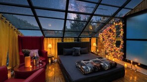 Panorama tweepersoonskamer, 1 kingsize bed, balkon, uitzicht op bergen | Individueel gedecoreerd, individueel gemeubileerd, een laptopwerkplek