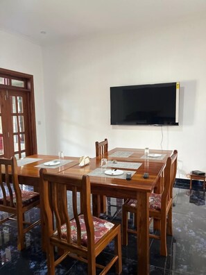 In-room dining - MIMI HOMESTAY ARUSHA (Arusha)