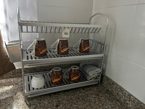 Kjøleskap, mikrobølgeovn, ovn og oppvaskmaskin