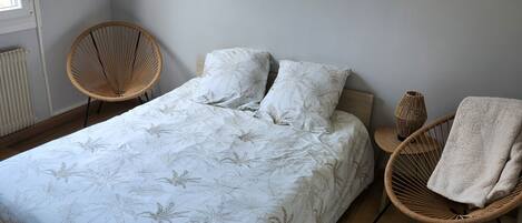 2 chambres, fer et planche à repasser, draps fournis