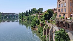 Miscellaneous - A quiet nest just 150m from the town center, with private parking included. (Albi)