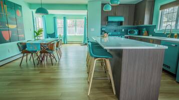 Micro-ondes, four, plaque de cuisson, lave-vaisselle