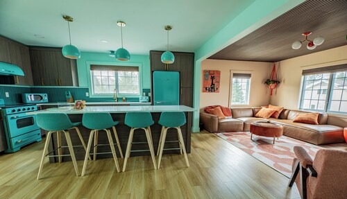 Renovated Retro 3BR Getaway - Hot Tub & Trail Access