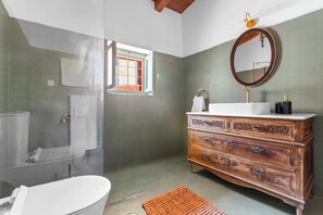 Dusche, Handtücher, Seife, Toilettenpapier