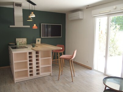 Arles, Lovely, light-filled T2 apartment with garden just a few minutes from the town center.