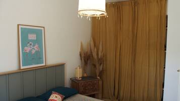 1 camera, una scrivania, lenzuola, accesso in sedia a rotelle