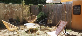 Arles, Lovely, light-filled T2 apartment with garden just a few minutes from the town center.