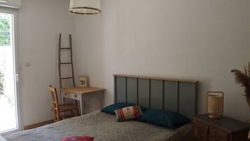 1 chambre, bureau, draps fournis