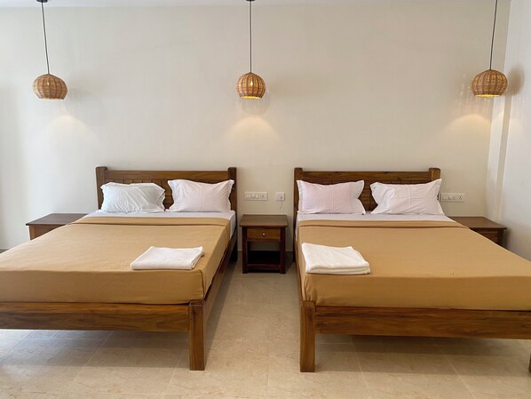Habitación cuádruple familiar | Escritorio y wifi gratis 
