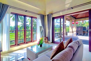 Comfort Villa, Mountain View | Desk, laptop workspace, free WiFi