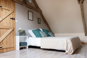 4 bedrooms, WiFi, bed sheets