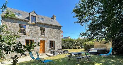 8/9-person gîtes with Jacuzzi. Near saint Malo/dinan. Pets allowed