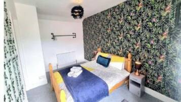 3 bedrooms, iron/ironing board, free WiFi, bed sheets