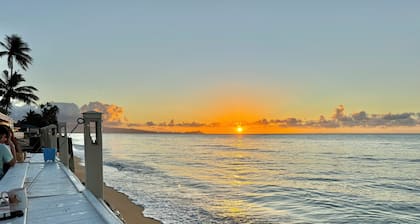 Studio by the ocean. Oceanfront property with WiFi, AC, parking, great location.