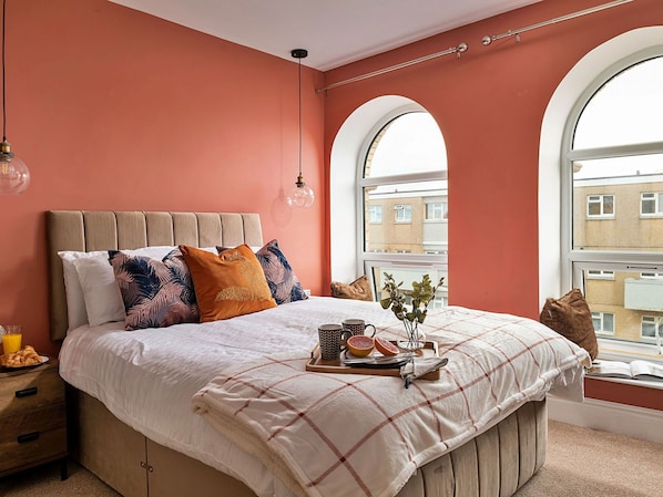 8 bedrooms, free WiFi, bed sheets