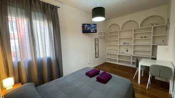 Tweepersoonskamer, gemeenschappelijke badkamer | Een strijkplank/strijkijzer, gratis wifi