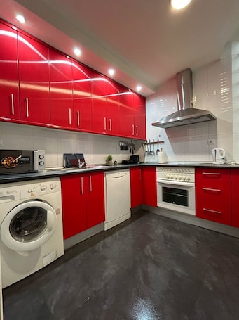 Refrigerador, microondas, placa de cocina, tostadora. Habitaciones Magdalena