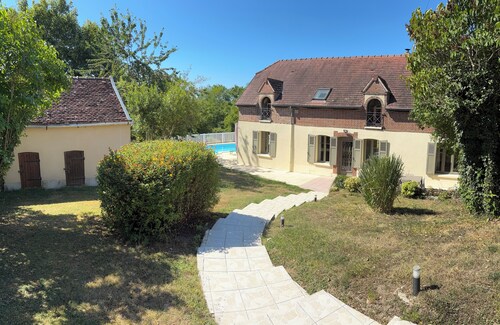 Le Mondementais. Gîte with swimming pool in Champagne.