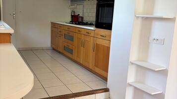 Microones, forn, placa de cuina i rentaplats