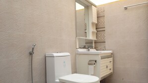 ห้องดีลักซ์ดับเบิล, วิวภูเขา | ห้องน้ำ