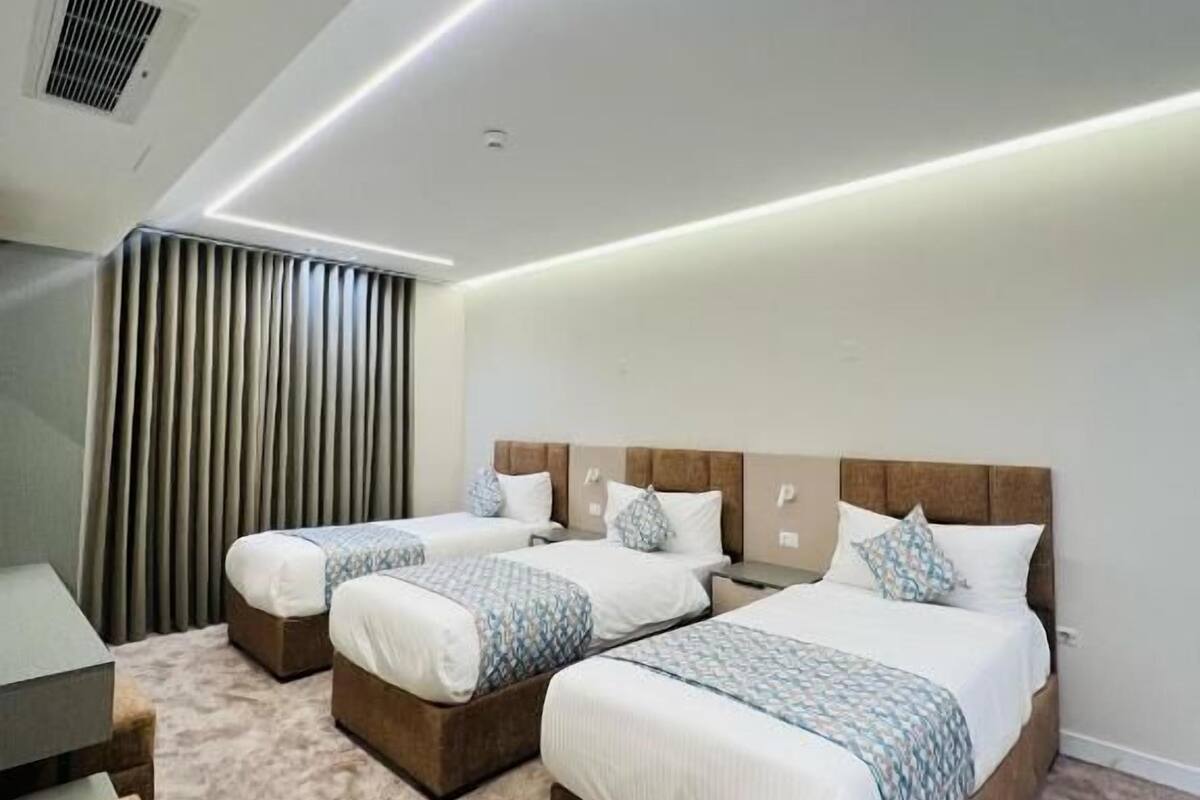 Phòng 3 Deluxe, quang cảnh sân vườn | Két bảo mật tại phòng, bàn, khu vực làm việc phù hợp cho laptop 