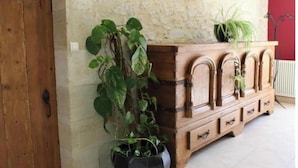 A wooden cabinet with multiple drawers and a potted plant on top. - 
Ancien Haras de la Tour Chambre Le Parc (Lamothe-Landerron)