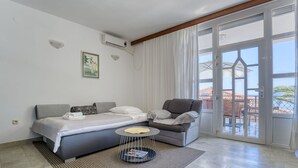 1 bedroom, WiFi (free) - Beautiful apartment for 4 guests with A/C, WIFI, TV and patio (Rijeka)