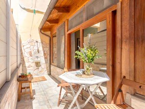 Outdoor dining - Beautiful apartment for 4 guests with A/C, TV and balcony (Alghero)