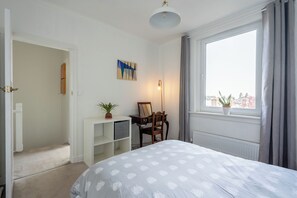 2 chambres, fer et planche à repasser, Wi-Fi gratuit, draps fournis