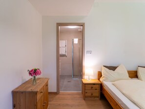 2 bedrooms, free WiFi