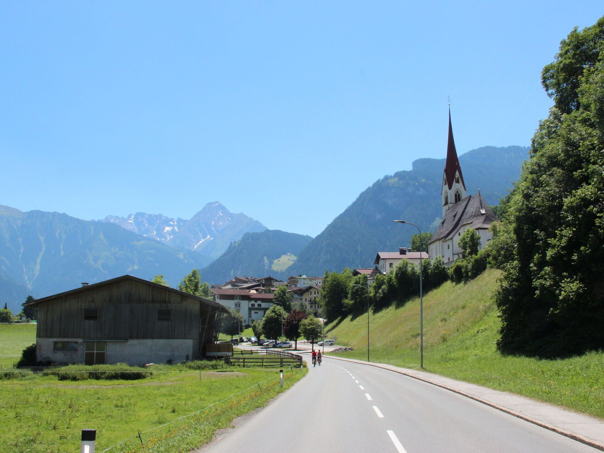 Bergforms, Berg, Hügel, Gebirge, Hochland, Haus, Bergstation, Wolke, Landschaft, Ländliches Gebiet