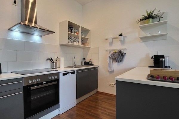 Küchengerät, Küche, Countertop, Cabinetry, Major Appliance, Herd, Interior Design, Flooring, Haushaltsgerät, Möbel