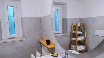 Dusche, Haartrockner, Bidet, Handtücher