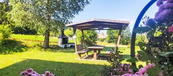 Magnifique maison de vacances privée avec WIFI, TV, patio, animaux admis et parking