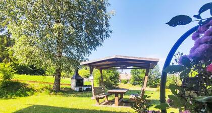 Belle maison de vacances privée avec WIFI, TV, patio, animaux admis et parking