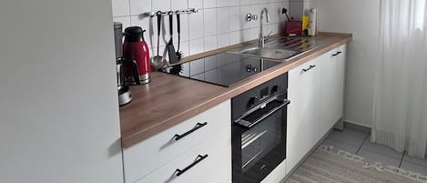 Fridge, oven, stovetop, dishwasher