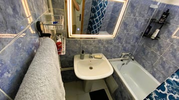 Bidé, jabón y papel higiénico