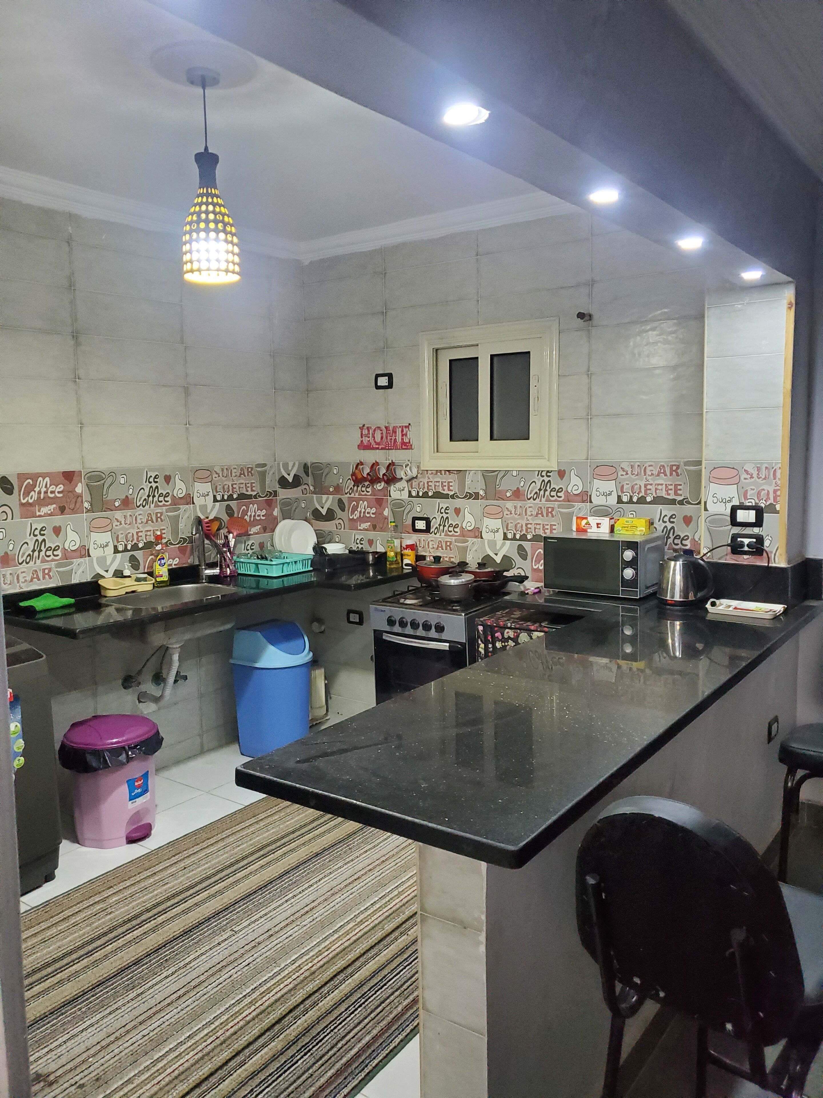 Microondas, horno y placa de cocina