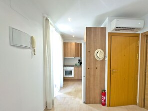Fridge, microwave, oven, coffee/tea maker