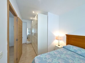 1 slaapkamer, een strijkplank/strijkijzer, gratis wifi, beddengoed